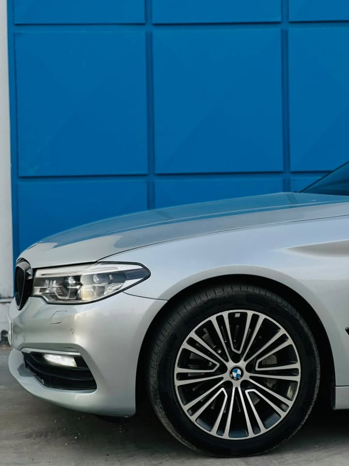 بي ام دبليو 530i 2019
سيارة وارد امريكي ماشية ٩٣ mi 
حادثهة بنيد بدون دواخل وباب خلفية كلير فقط 
سيارة كلهة على وضعهة بلادية مابيهة اي تعديل فول مواصفات سبورت لاين اكس درايف سيارة داتاشو لاتات فول داينمك تتحرك وية لستيرن تحكم شاشة بحركات اليد دشبول m يتغير ثيمات وية النضام مالقيادة وانارة داخلية محييطية متغيرة مواصفات هواي يعني البقية معروفات صندوك كهرباء وبصمة وفتحة وكشنات حظن وفول كهرباء وتدفأة 
سيارة صفر مسج مابيهة اي نقص كاملة
مكاني بغداد زيونة 

رقم *********** واتساب 
سعر ٢٣٠ ورقة وبيهة مجال
