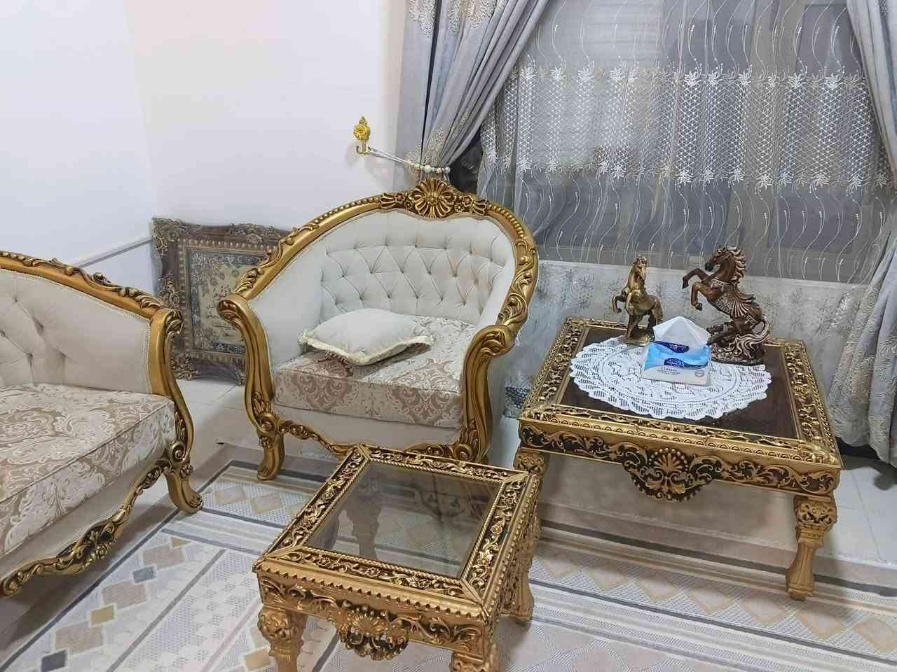 تخم ملكي جديد  10مقاعد +طبلات+ كوشات استخدام سبوع
بسعر ٤٥٠الف خشب زان. عندي شيله مستعجله عل بيعته لتواصل عبر الرقم ***********
