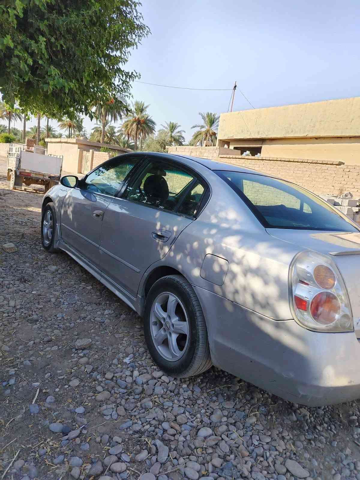 سيارة التما  نسان خليجي موديل 2005  نضيفه تبريد شغال شرط  تحويل ريدها 50 بيها مجال  ***********
