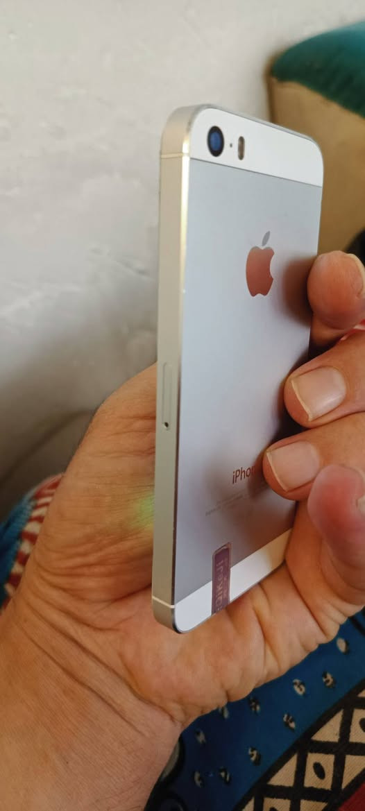 ايفون 5s • ذاكرة 16 • بطارية 100%