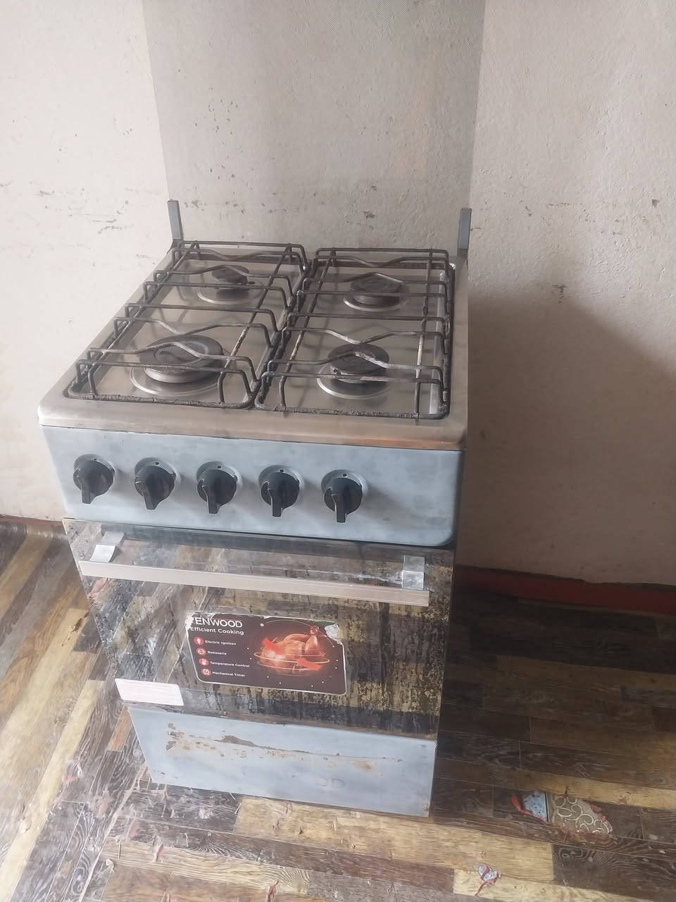 طباخ كلش نضيف كله شغال شرط ع فحص ناره كلش حلوه فرن وعيون  سعر 50 نهايته عنوان كوت الزهراء ***********
