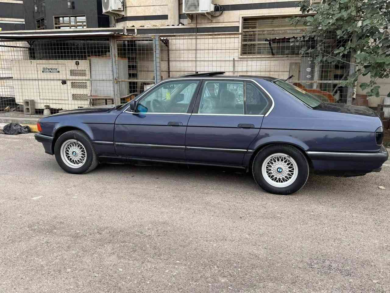 سلام عليكم 
بيئم 735 

كير مكينه جدد 
صدر خلفي امامي جديد 
تخم تاير جديد 
مصبوغه عام الجماليه فقط بدون ايي ضربه 
لايتات عالي ناصي زنون 
تبريد نقص كمبريسر 
سنويه ب اسمي رقم دولي جديد هزه جديده 
مكاني بغداد شرط الخامسه 
السعر 40 وبيها مجال 
رقم الهاتف ***********
