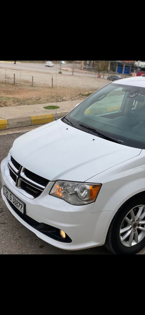 دوج كرفان موديل 2019
✅مواصفات SXT
✅بيبان كهرباء 
✅جنطة كهرباء 
✅داخل اسود +اصفر 
✅كشنات جلد 
✅تشغيل عن بعد 
✅شاشة 
✅كاميرة 
✅نضام ECO
شبر عن جاملخ خلفي صبخ فقط بدون دواخل  ايرباك بدون   
السيارة  مثل الصورة  بدون نقص و جاهز و نضيف 
سنوية جديد لوحة جديد هزة جديدة 
حدادية تخم تاير جديدة 
گير محرك شرط ما مفتوح 
للاستفسار السعر 
مكان السيارة سليمانية 
***********
