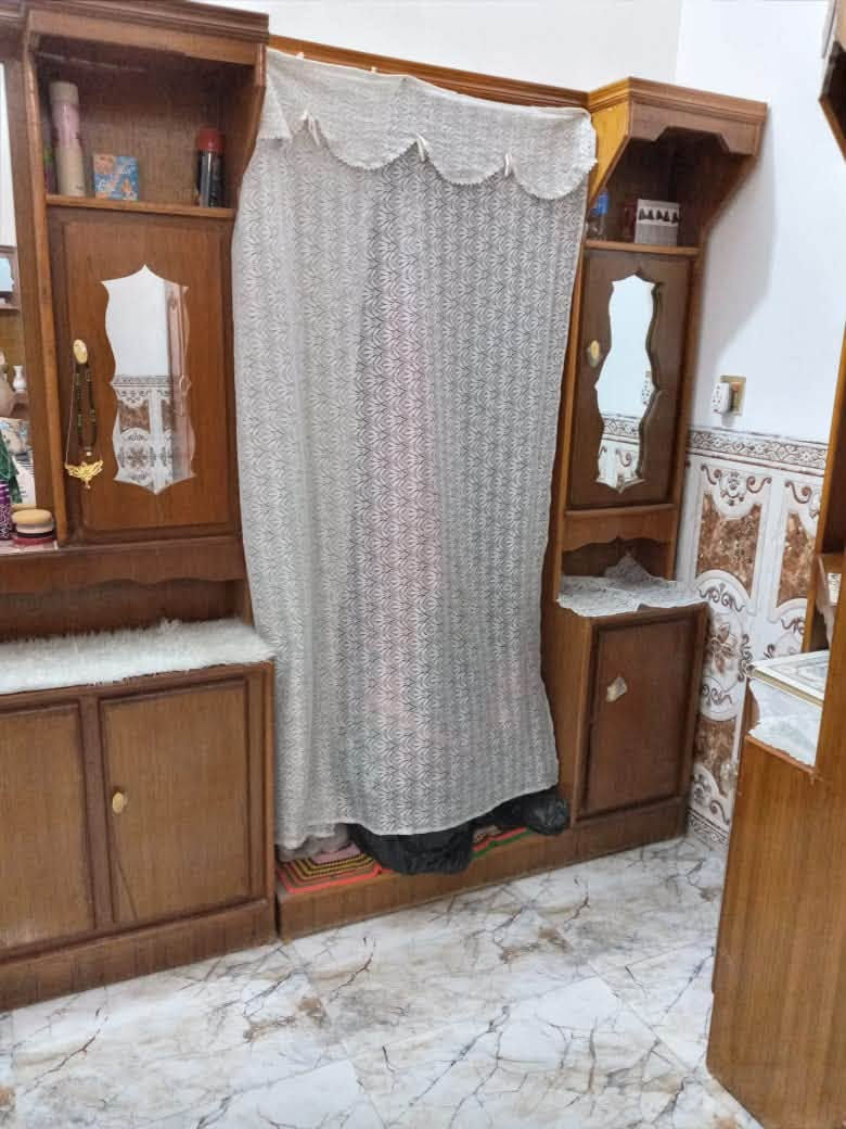 السلام عليكم
مكلف بالنشرر

غرفه اخشاب للبيع 
غرفه حطاطه مستعمله بس نضيفه
مكونه من 7 قطعع
السعرر 800 وبيه مجال
ما متواجد ع نتت فقط ع الخط اتصال ☎️ 
هـ ***********
هـ ***********
