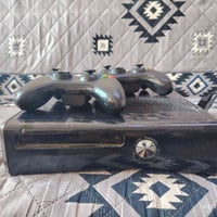 اكس بوكس 360 مهكر يحتوي 35 لعبة  من ضمنهن GTA V PES 2018  كامل ملحقات ...
