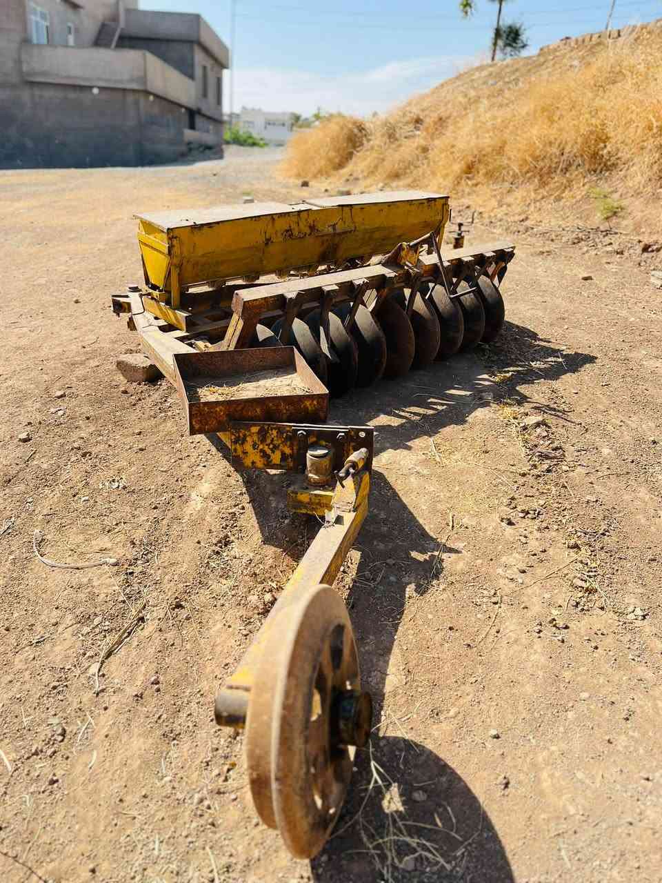 للبیع دسك حجم 9 صاج فرنسی عمل ذنون دبل شاصي نضيف جاهز عل شغل رقم ***********
