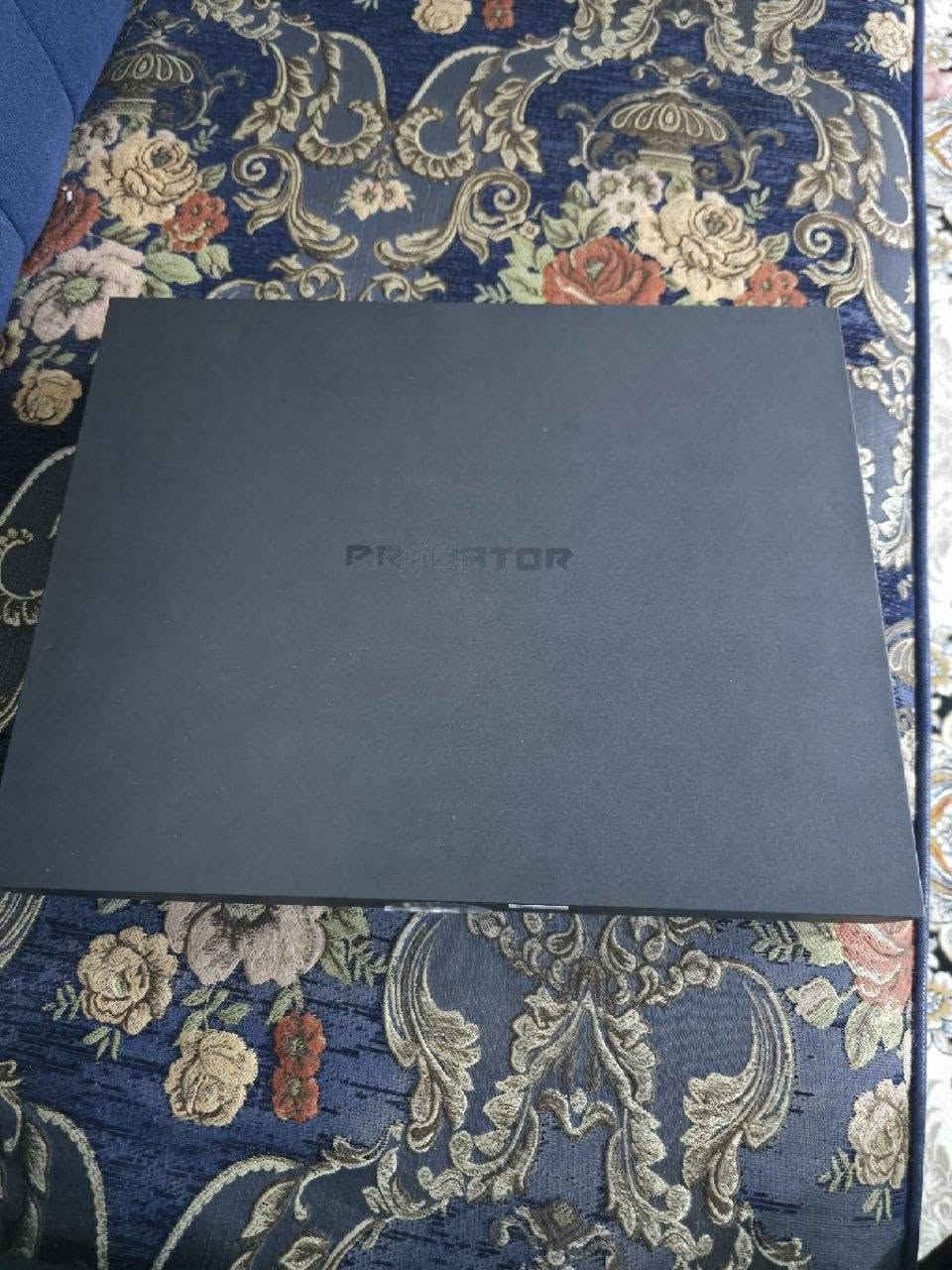 Acer Predator Helios 16 AI OLED – RTX 5090
الموديل: Predator Helios 16 AI PH16-73-92V4
المعالج: Intel Core Ultra 9 275HX
24 نواة / 24 خيط – يصل إلى 5.4GHz
كرت الشاشة: NVIDIA GeForce RTX 5090 Laptop
ذاكرة الكرت: 24GB GDDR7
استهلاك الكرت: حتى 175W يعني أقصى اداء
RAM: 16GB DDR5 6400MHz
التخزين: 1TB PCIe Gen 5 NVMe SSD
الشاشة: • 16 بوصة OLED
• WQXGA 2560×1600
• معدل تحديث 240Hz
• زمن استجابة 3ms
• 100% DCI-P3
• NVIDIA G-SYNC
• نسبة 16:10
الاتصالات: • Wi-Fi 7
• Bluetooth
• LAN حتى 5Gbps
• HDMI
• USB-C / Thunderbolt
• USB-A
• قارئ microSD
التبريد: Predator AeroBlade 3D الجيل السادس
كيبورد: RGB لكل مفتاح + MagKey
البطارية: 90Wh
الشاحن: 330W
الوزن: حوالي 2.65–2.7 كغم
النظام: Windows 11 Pro
السعر 4.6500
***********
مستخدمه ٤ ايام 
ضمان سنه كامله
