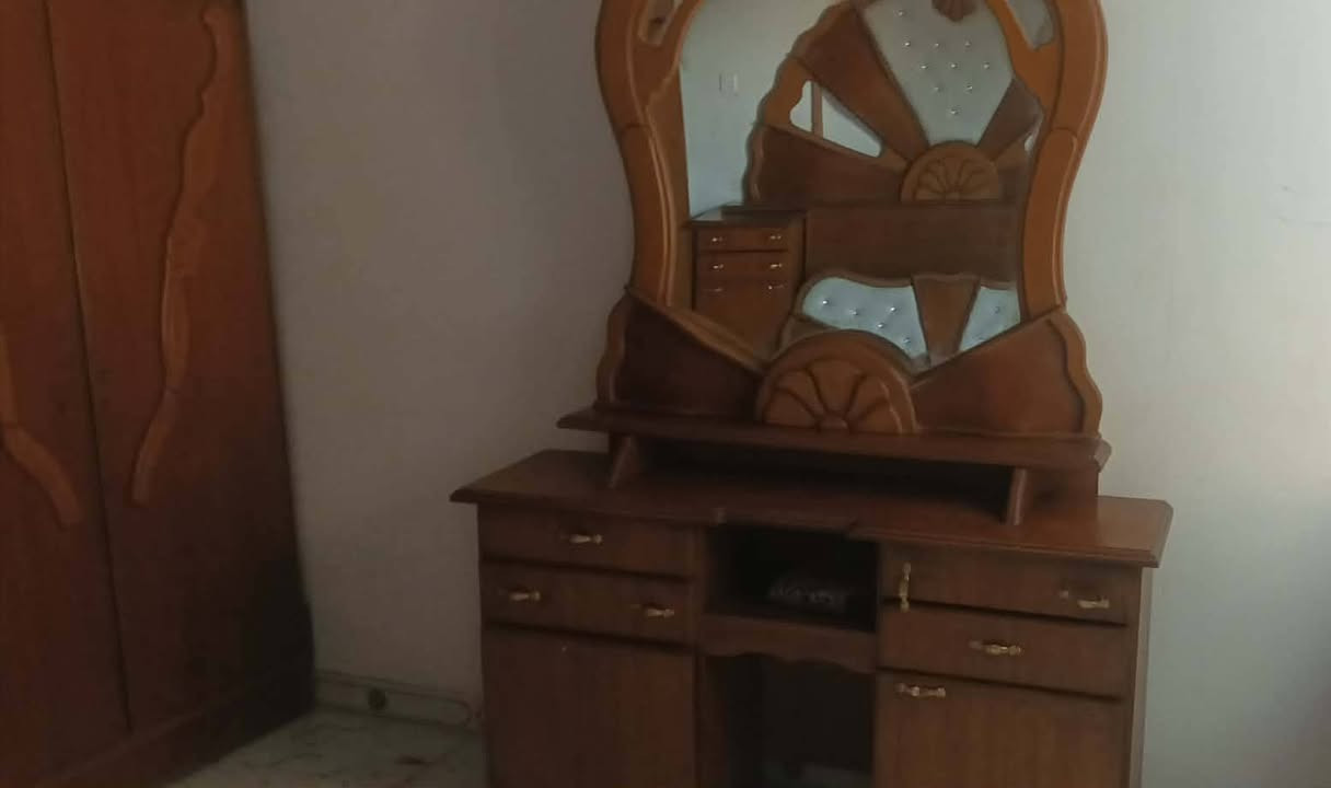 غرفة مستعملة للبيع قفلها ٣٥٠
الاتصال عالرقم ***********
