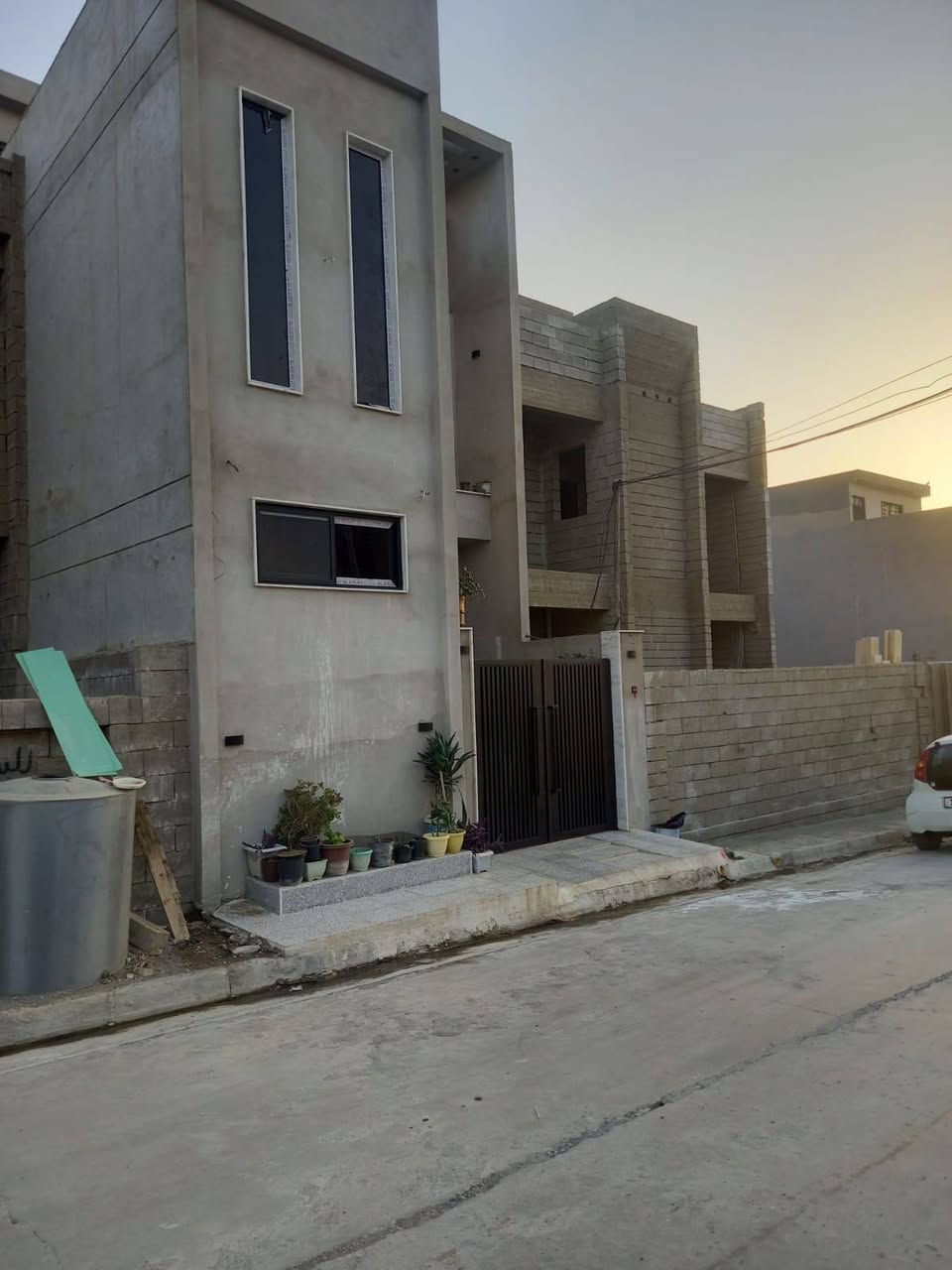 دار بالتعليم ١ هيكل للبيع ١٥٠ متر طابقين وبيتونة سكني طابو الزهور العمق ٢٥ الواجهة ٦ *********** واتس اب التفاصيل ٥ غرف
