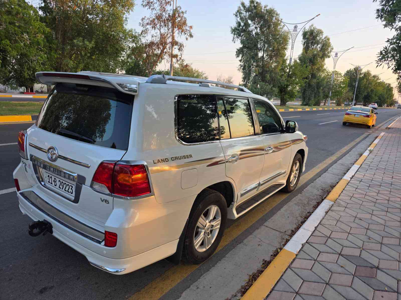 جكساره ٢٠١٣ فول مواصفات رقم بغداد بسمي سياره جديده ماشيه ١٧٠ كم بلاد بيها ٤ قطع صبغ شرط بدون حادث ولا زلغ بل دواخل محرك كير شرط بيع او مراوس السعر ٢٧٥ بي مجال حك الجيه العنوان ديالى بلدروز رقم الهاتف ***********
