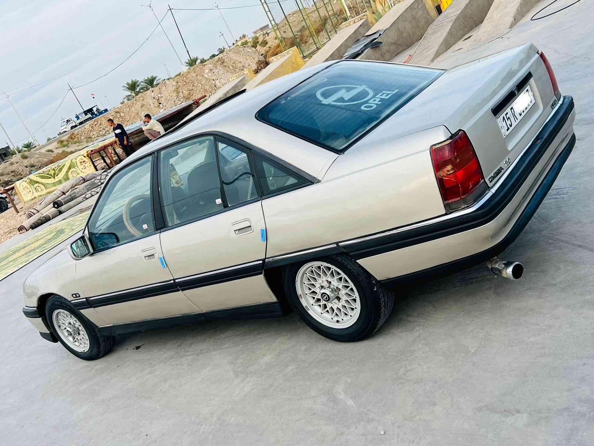 اوميغا ٩٣ • محرك ٢٠٠٠ • تحويل مباشر