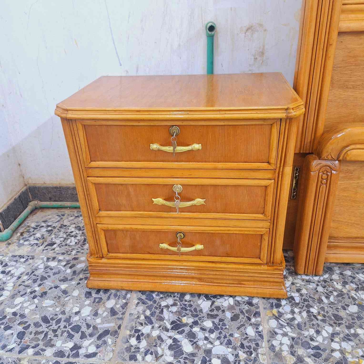 غرفة أم الستة • سنديان • مستعملة نظيفة