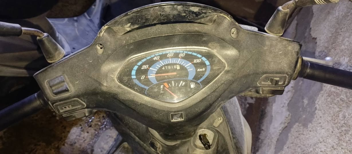 هوندا إيليت محرك 125 cc 2012
موديل 2012 شغاله نكره سلف الدراجه
الدراجه نقصها بنز بريك خلفي دگمه مال اشاير وهورن وكعكعه مال صالنصه فقط الدراجه تجفيت جديد محرك ناعم شرط اذا متشتغل نگره سلف ابيع بالسعر الي يعجبك  

ملاحظة الدراجه كابريتر مو نوزل وماغاسلها لأن عندي غير دراجة استعملها 

السعر 450 وبيها مجال 
*********** فقط واتس اب متوفر
بغداد المشتل
