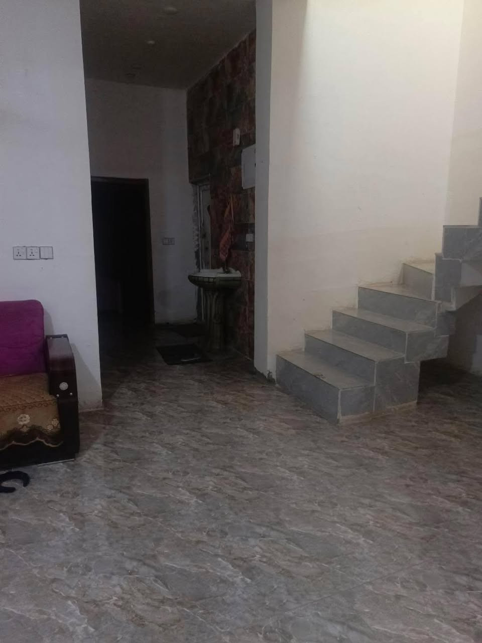 سلام عليكم بيت منطقه عميشه للبيع المساحه 200 طابو صرف بناء حديث ويحتوي غرف 3 بيه مطبخ حار وبارد بيت كامل تحويل ثاني يوم مامطلوب البيت جاهز كدامك شارع وساحه مستقبلن صير حديقة لاستفسار اتصل على رقم ***********،/*********** الخاص مفتوح بيت كامل والله شاهد بيت حلو ونفه/
