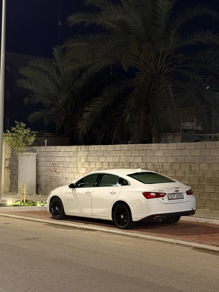 للبيع: شفروليه ماليبو LT موديل 2017 (وارد أمريكي) 🚗
السعر88 💵 وبيها مجال قليل 
البصرة📍
‎المواصفات الأساسية:
‎• المحرك: 1500 Turbo (ماكينة جديدة)، تم شدها وتجهيزها في كراج علي الكردي المعروف ببغداد.
‎• ناقل الحركة: أوتوماتيك (ATF)، دهن الجير مبدل جديد (قبل شهر واحد فقط).
‎• نظام التشغيل: بصمة تشغيل + 5 بصمات أبواب (دخول ذكي).
‎• المسافة المقطوعة: 190,000 (قابلة للزيادة البسيطة).
‎التقنيات والمميزات:
‎• شاشة تدعم نظام Apple CarPlay و Android Auto.
‎• كاميرا خلفية دوارة.
‎• تحكم ستيرن متكامل.
‎• نظام تبريد ممتاز.

حالة الصبغ: السيارة حالياً بها 4 قطع صبغ فقط.
‎• السيارة مصلحة وجاهزة للاستخدام، والمكينة والكير بحالة ممتازة جداً ولا تحتاج أي مصروف.
***********

نص مكتوب في الصور:
- أناقة لا مثيل لها، حتى في السكون. LT. استكشف التميز من كل زاوية. BidHistory.Org زورونا لاستكشاف المزيد! بصمتك الخاصة في كل تفصيل. ماليبو LT. تصميم يعكس هويتك. BidHistory.Org زورونا لاستكشاف المزيد! التميز يبدأ من الداخل. ماليبو LT. تكنولوجيا متقدمة وراحة فائقة. BidHistory.Org زورونا لاستكشاف المزيد! حرية الحركة، قوة الانطلاق. ماليبو LT. استمتع بكل لحظة على الطريق. BidHistory.Org زورونا لاستكشاف المزيد! ثقة تامة في تاريخك. ماليبو LT. شفافية وراحة بال، مع خدمة BidHistory. before after استمتع بكل لحظة على حسیبر على حسب BidHistory.org حرية الحركة، استمتع بكل لحظة على حسب طريق والتسجيل مع خدمة الطريق BidHistory.org زورونا لاستكشاف المزيد!