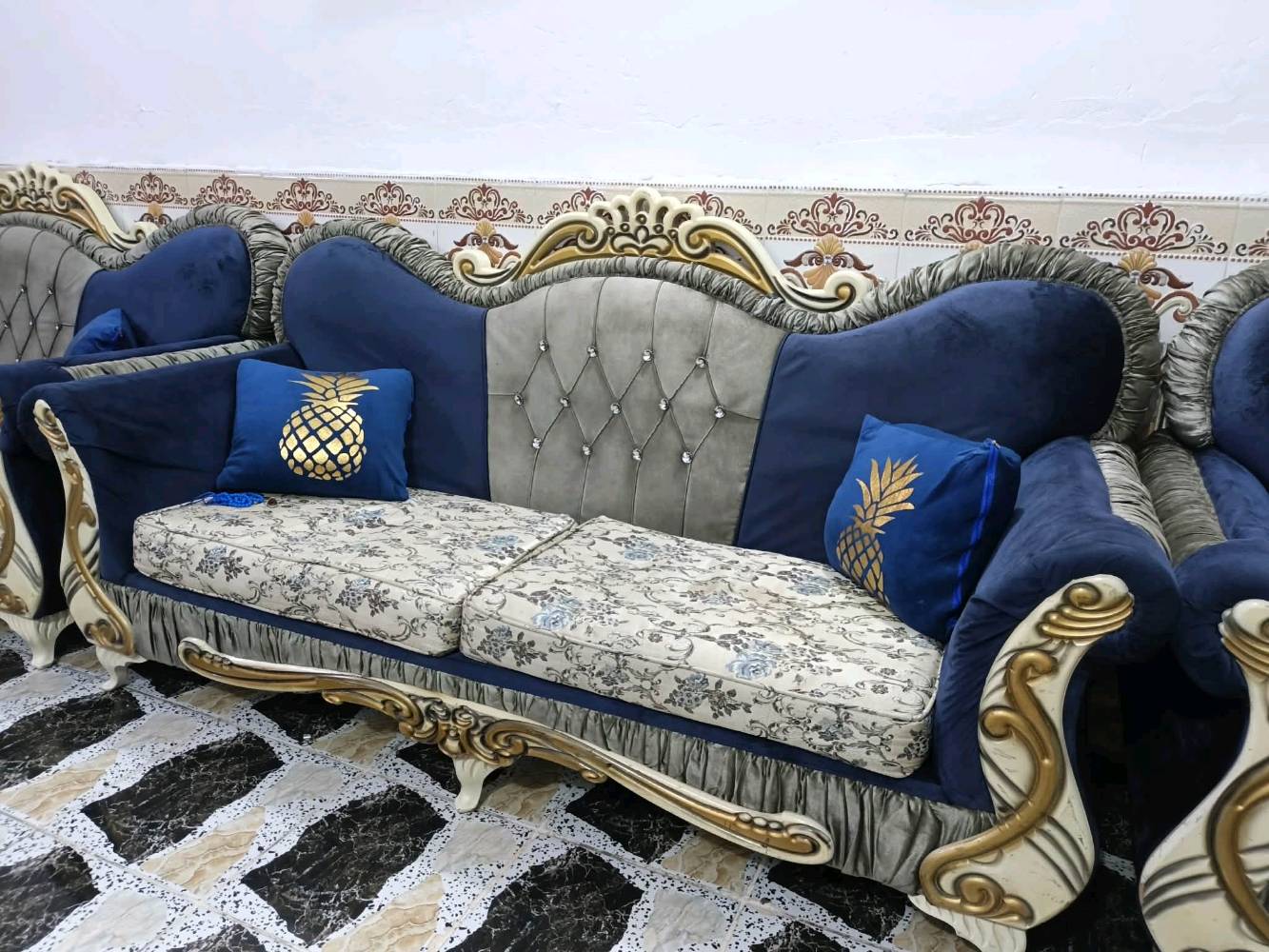 سلام عليكم تخم للبيع عشر مقاعد السعر ٣٥٠ وبي مجال مكاني ألحسينية الراشديه للستفسار رقم ***********