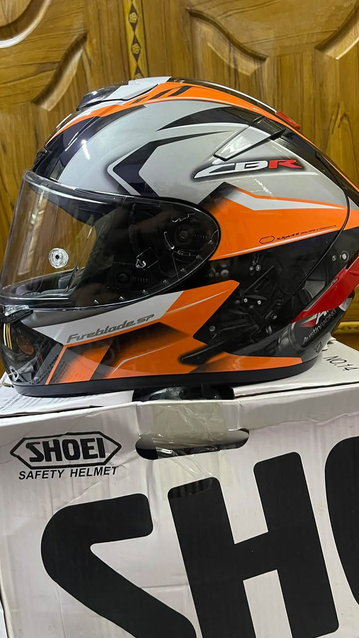 خوذة SHOEL
جامة شفافة
وزن خفيف 
نسخةHonda CBR
Shoei X-Fourteen نسخة خاصة
مخصصCustom Painting
قياس XL
***********
‎سعر 120مع التوصيل
