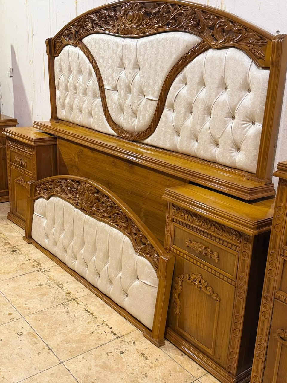 عرض خاص ومغري للعرسان  ( شغل توصي ثقيل)استخدام شهر
توفر لدينا من جديد غرفه صاج 6 أبواب ملحق شغل درجه اولى توصي 5ملم فول نظافه 💯💯 نقش زان توج زان  💥 فصال حديت 
للاستفسار وتساب *********** مباشر ***********🌹 
ومستعدون لشراء الغرف النوم المستعمله و الكناتير 🌷
