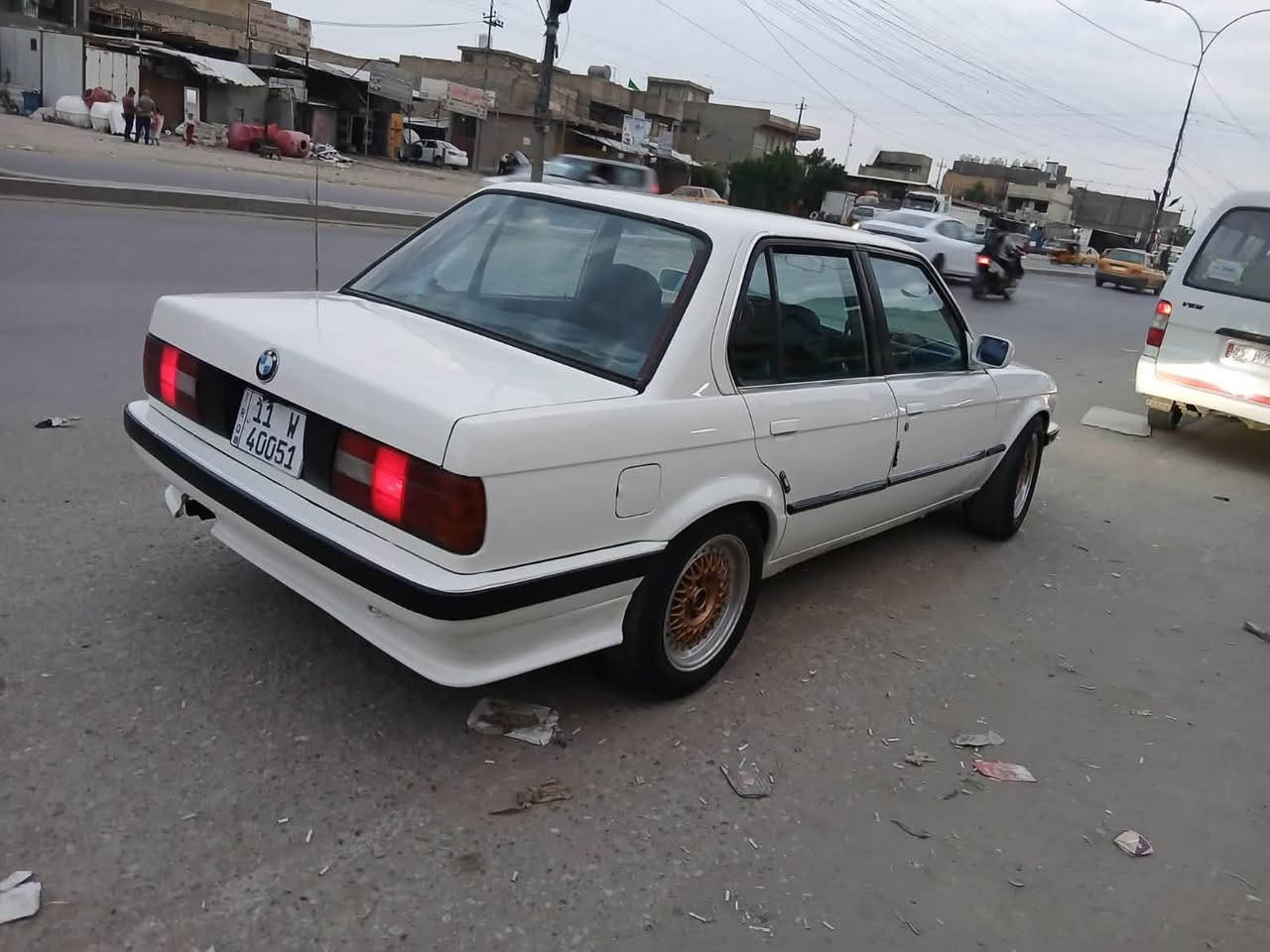 سلام عليكم
BMW E30 مكينه 525 
السياره نشطه كلش عضمتها حلوه ابيع علا ضررها 
*********** 30$
