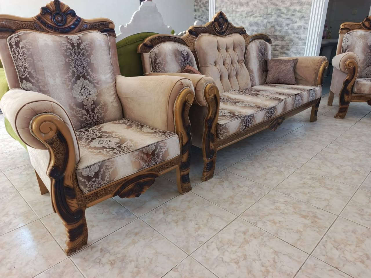 تخم تركي خشب زان 10 مقاعد السعر 550
ديوانيه مجمع الزيتون
***********
