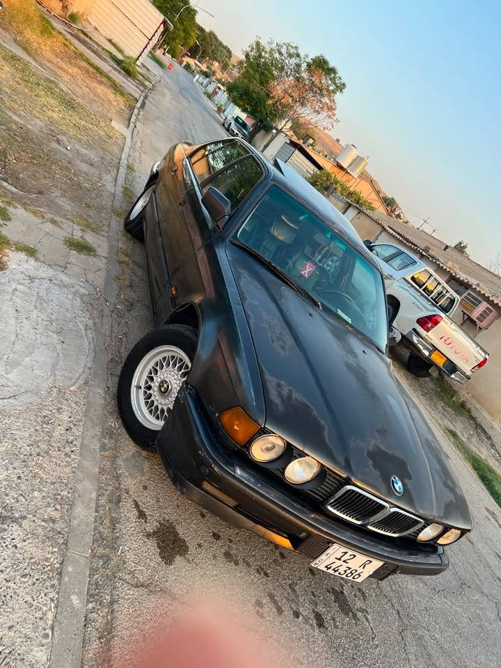 للبيع  
BMW
730i    V8
فول موصفات  لمتدد
محرك كبس وضع شركة برغي مامفتوح بيها
بدون صبغ بعدها وضع شركة سيارة كدام العين تحتاج صبغ 
تبريد ثلج قطعتين 
بردة خلفية كهربائية 
كابون  بانزين 
رقم نينوى بسمي 
هزة ورقم جديد 
طخم تاير جديد 
طخم امامي وخلفي جديد
طخم نوزل + بلكات جديد 
دبل ايربك 
كشنات جلد + كهرب فول 
سيارة تحتاج دوشمة كشنات فقط 
مكان السياره موصل 
السعر 55 وبيها مجال 
***********
