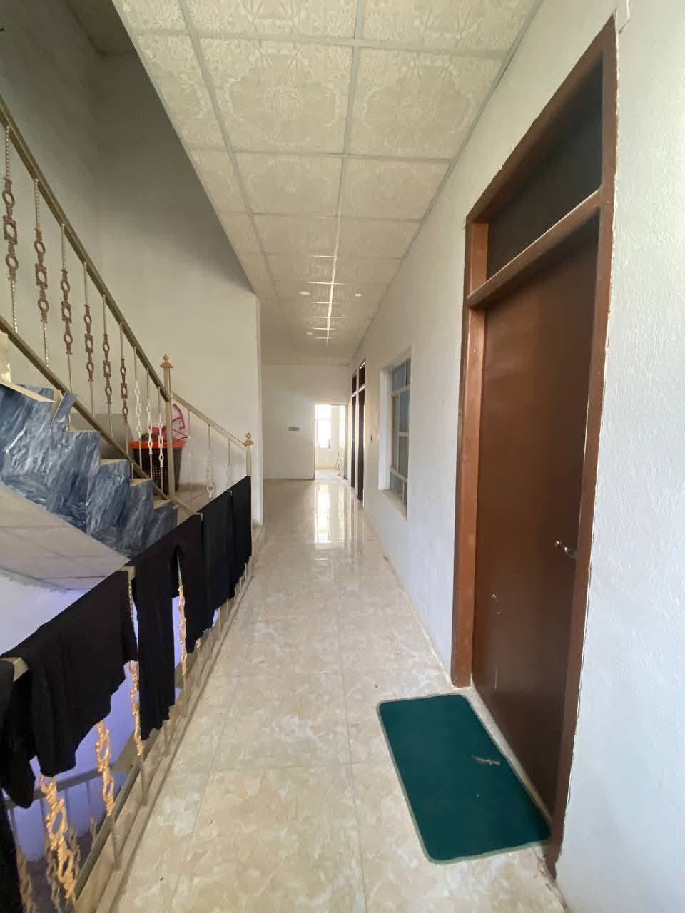 🏠 بيت حديث (ثلاث طوابق) للبيع في النجف الأشرف - حي الأنصار 🏠المواصفات:✨ المساحة: 120 متر مربع.📜 الملكية: طابو ملك صرف (سند جاهز للتحويل الفوري).🏗️ البناء: حديث جداً، تصميم ممتاز واستغلال ذكي للمساحات.🏢 عدد الطوابق: 3 طوابق كاملة (يناسب العوائل الكبيرة أو السكن والاستثمار).📍 الموقع: النجف الأشرف - حي الأنصار (موقع مميز وقريب من كافة الخدمات والأسواق والمدارس 

بيع مستعجل الاستفسار ***********
