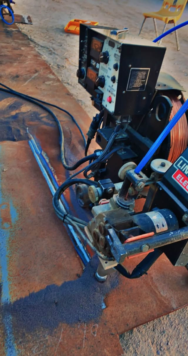 Lincolnweld • LT-7 • تركتور لحام