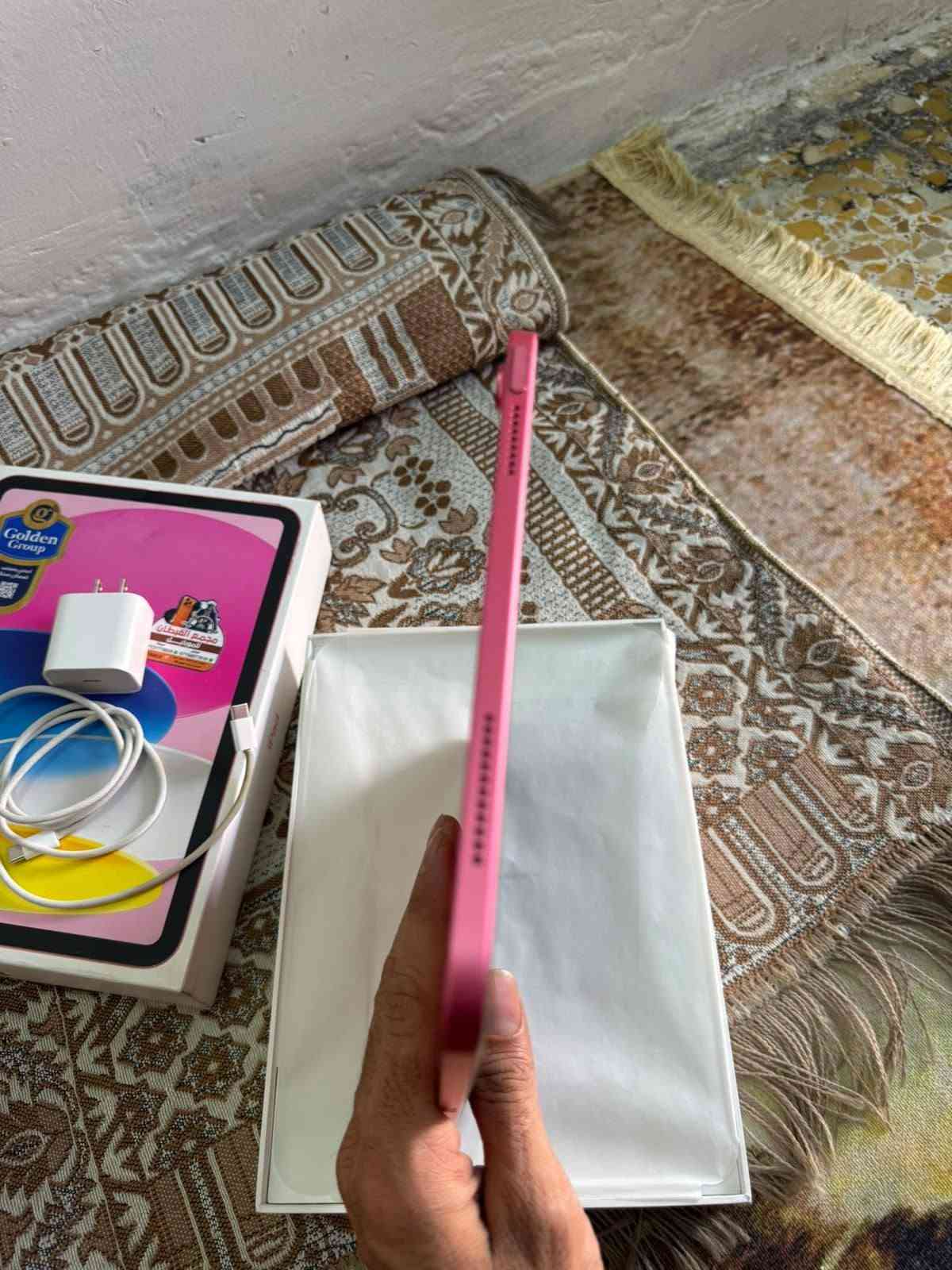 ايباد ١١ ذاكره ١٢٨بطاريه ٩٢ ايباد جديد بل جيس غراض
 السعر ٥٢٥الف مكان بغداد مدينه الصدر ***********

نص مكتوب في الصور:
- ١٢:٤٣ م الجمعة ٢٥ أيلول بحث حساب Apple سجل الدخول للوصول إلى بيانات iCloud و App Store وخدمات Apple والمزيد. إنهاء إعداد iPad نمط الطيران Wi-Fi غير متصل Bluetooth غير متصل البطارية عام تسهيلات الاستخدام البحث الشاشة الرئيسية ومكتبة التطبيقات الكاميرا تعدد المهام والإيماءات خلفية الشاشة شاشة العرض والإضاءة قلم Apple مركز التحكم Siri حالة البطارية حالة البطارية عادية تعمل بطارية iPad هذه على النحو المتوقع. حول البطارية والضمان... الحد الأقصى للقدرة ٩٢٪ هذا قياس لقدرة البطارية مقارنة بقدرتها عندما كانت جديدة. قد تتسبب القدرة المنخفضة بتقليل ساعات الاستخدام بين عملية الشحن والأخرى. عدد الدورات ٢٩٢ هذا هو عدد مرات استهلاك iPad لقدرة البطارية. معرفة المزيد... الحد: ٨٠٪ سيتم شحن iPad إلى حوالي ٨٠٪ فقط. معرفة المزيد... تاريخ التصنيع نيسان ٢٠٢٥ أول استخدام آب ٢٠٢٥