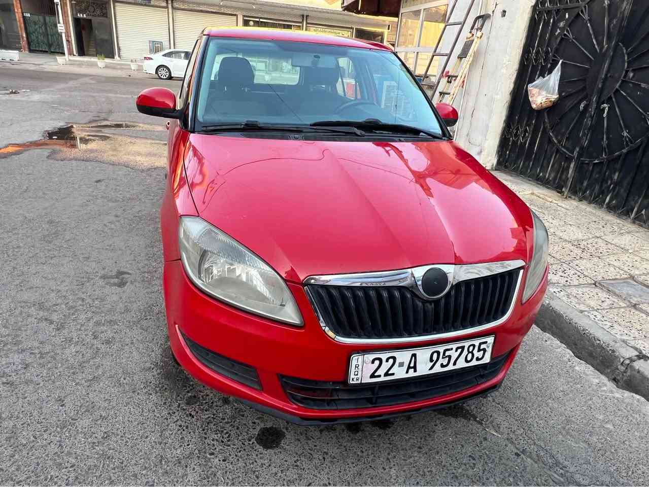 سكودا فابيا ٢٠١٣ 
گيرو مكينة و تبريد و هةموو شتى بة شةرتة بةناو خومانة 
رقم و سنوى نويي . ١ پارچة بي ژورى
*********** أربيل, العراق
