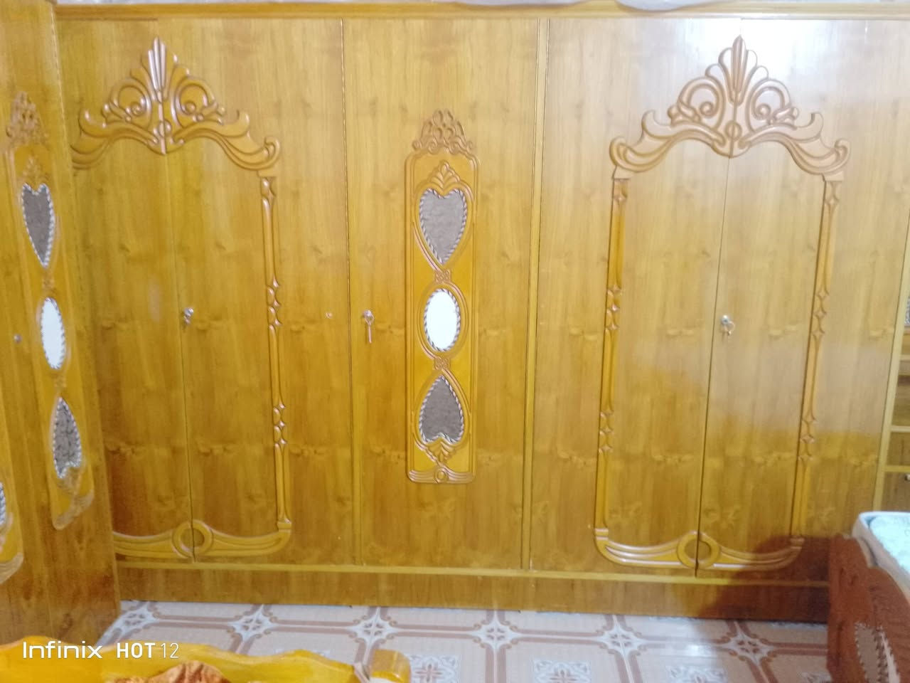 غرفه نوم للبيع 
700وبي مجال
للتواصل ***********
