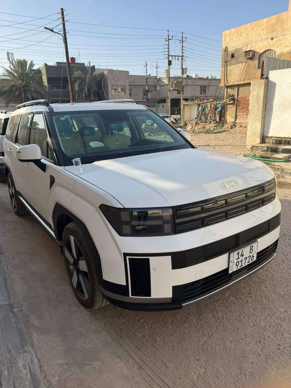 السيارة هيونداي سنتافي موديل ٢٠٢٥ فول مواصفات ٤ سلندر محرك ٢.٥ تيربو ماشيه ٦٧٠٨ كيلو متر البدي والكشنات مغلفه بالكامل مكفوله عدا كم شخط بالباب الخلفي عكس السايق السعر ٤٠ مليون وبيها مجال قليل***********
