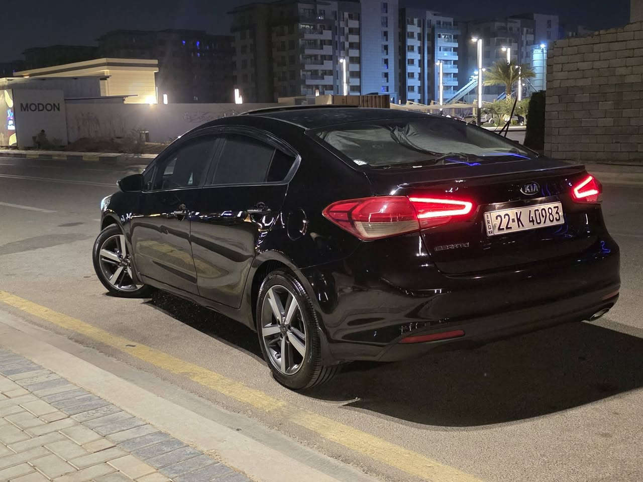 بسعر مناسب جدا 🚗 كيا سيراتو 2017 VIP خليجي للبيع
مواصفات السيارة:
موديل 2017 – فئة VIP(إيراني) 
(فول مواصفات وكالة)
محرك 2000 سي سي مع وضعية Sport
رقم أربيل الجديد باسمي 
بصمة تشغيل وبصمة للأبواب والصندوق
فتحة سقف (Sunroof)
تبريد أمامي وخلفي
مقاعد جلد
كرسي السائق كهربائي مع حفظ الوضعيات
تدفئة وتبريد للمقاعد الأمامية
تدفئة للمقاعد الخلفية
تدفئة للمقود
شفتات خلف المقود
تحكم كامل بالمقود
ثلاث وضعيات قيادة: Eco / Normal / Sport
10 وسائد هوائية
إنارة زينون أمامية مع LED نهاري وخلفي
حساسات أمامية وخلفية
كاميرا خلفية
نظام النقطة العمياء (Blind Spot)
تنبيه حركة المرور الخلفية عند الرجوع
نظام الثبات الإلكتروني (ABS + EBD + مانع الانزلاق)
حساسات ضغط الإطارات
نظام الترحيب عند الاقتراب من السيارة
شاشة معلومات وكشف أعطال
السيارة نظيفة وجاهزة.
للتواصل ☎️ 
***********
