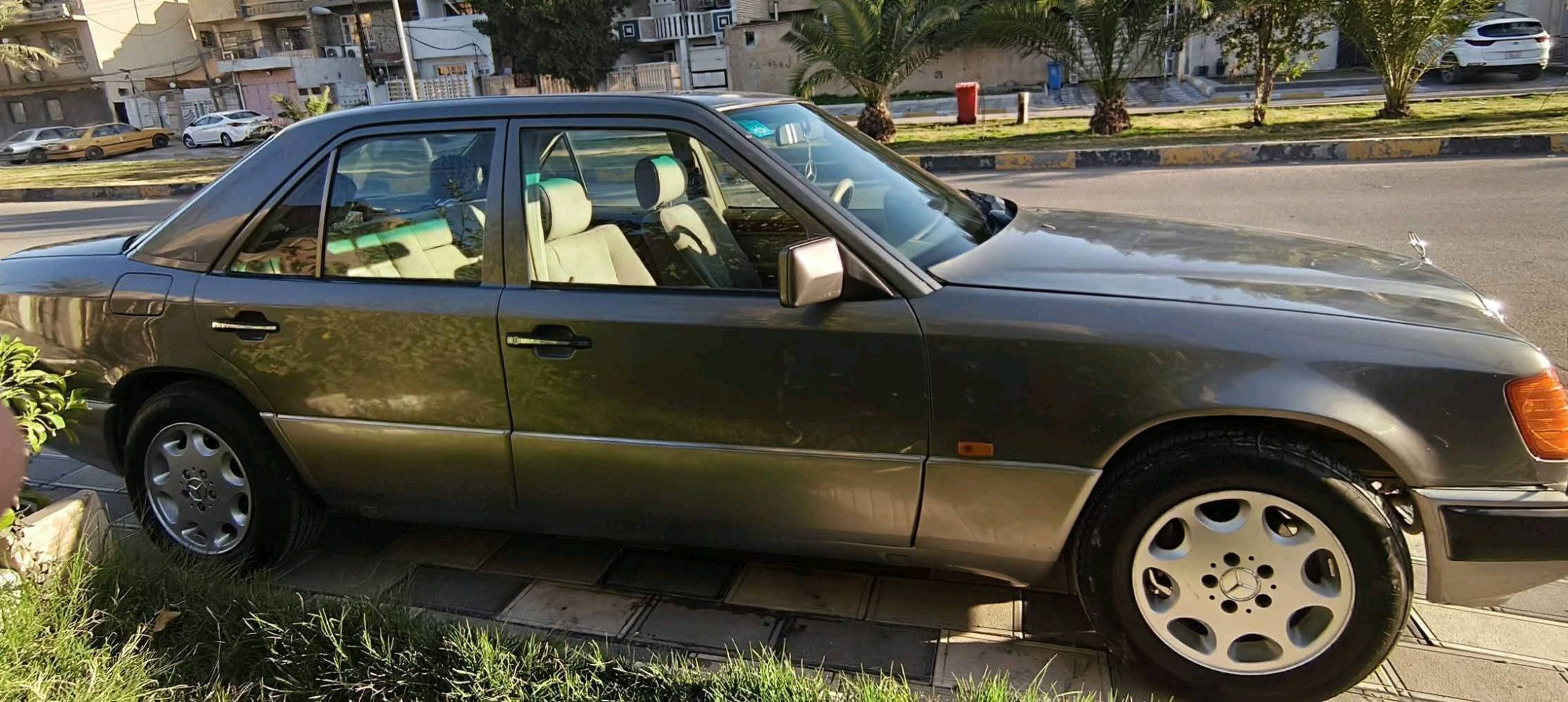 سلام عليكم مارسيدس دب للبيع موديل٨٧محرك ابلادي وكير مكفولات صبغ للجمالية فتحة سقف شغالة تخم ويل تفاحة حدادة جديدة تخم تاير جديد دشبول لد المرغوب كهربائيات شغالة ماعدى التبريد رقم بغداد انكليزي عنواني بغداد الغزالية شرط التحويل السعر 65 وبيها مجال للشراي الاستفسارات على الرقم ***********