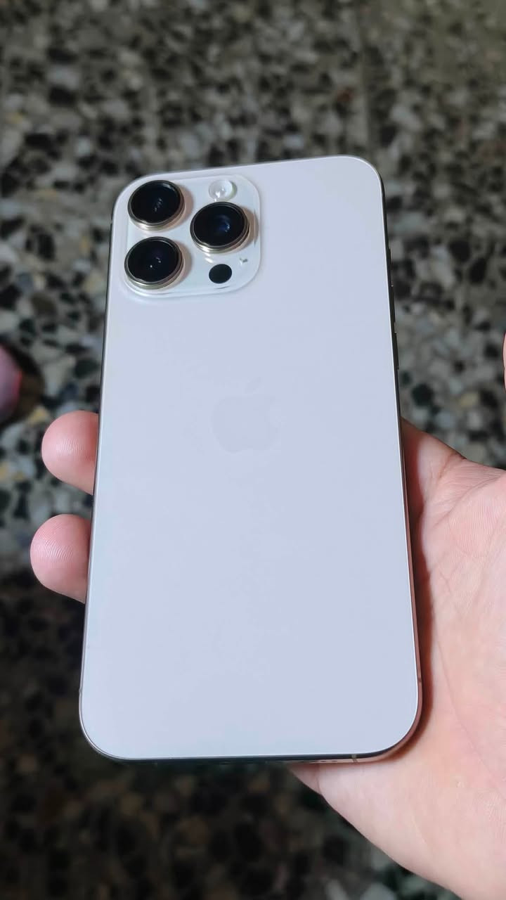 السلام عليكم من رخصه الادمن
📱 للبيع iPhone 16 Pro Max

🔹 النسخة: شرق أوسط
🔹 الماستر: A/AE
🔋 صحة البطارية: 90%
🔄 عدد دورات الشحن: 500 دورة
✨ نظافة الجهاز: 100% — نظيف كلش وما بيه أي شي
 الأغراض: كاملة وياه، الكارتونه والملحقات كلها موجودة

الجهاز استخدام شخصي ومحافظ عليه، ونضافته كلش حلوة.

📍 المكان: بغداد — حي الكوفة
📞 للاستفسار: ***********

💰 السعر: اتواصل وياي خاص
