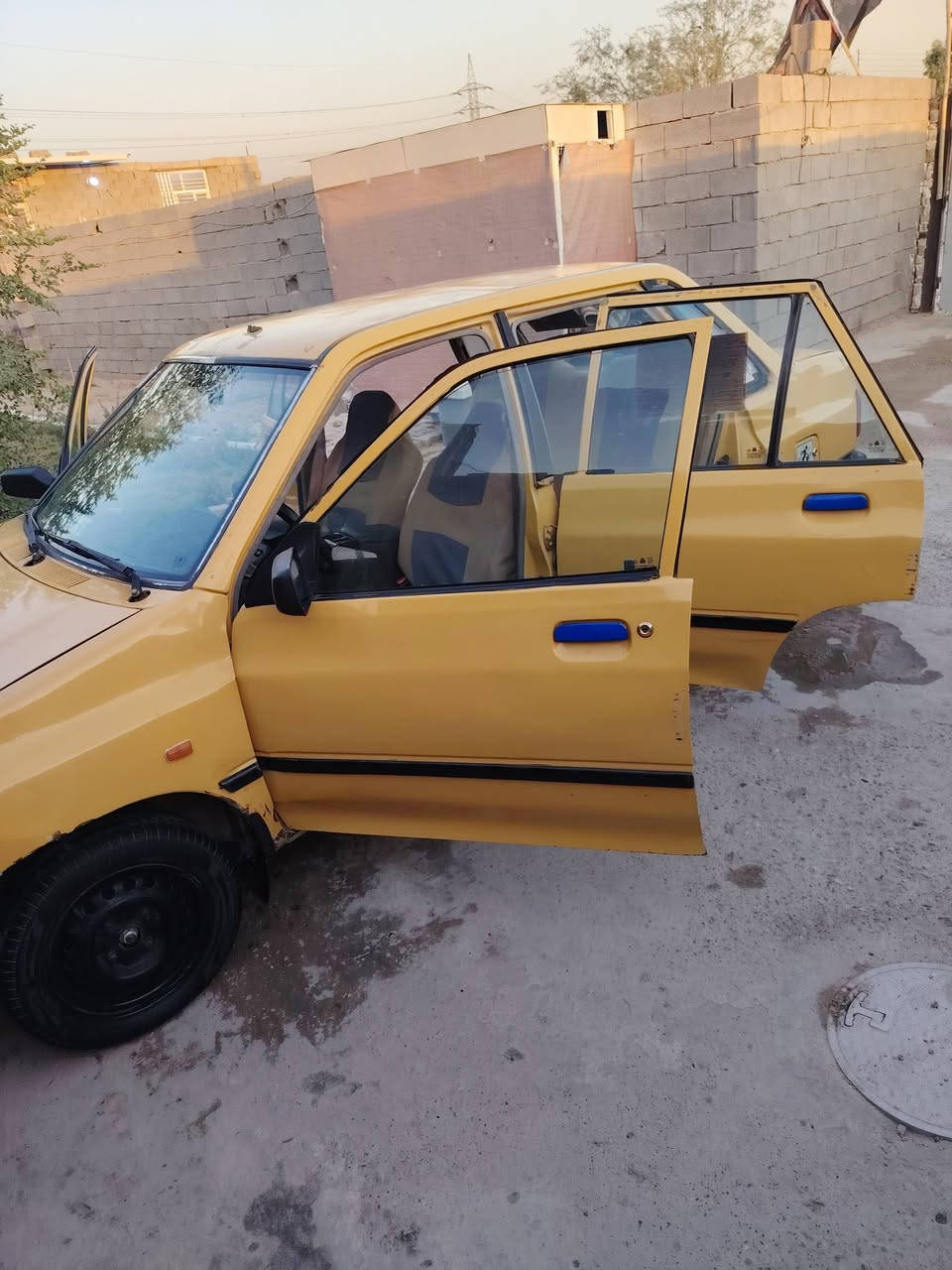 سايبا للبيع مصفره هيه وغرامات كير ومكينه كفاله  وحداديه تخم تاير شواصيها مكفولات رقم نكليزي موديل
الموقع بغداد حي البتول 2011 السعر 27 ورقه الستفسار التصال ع رقم الهاتف ***********
