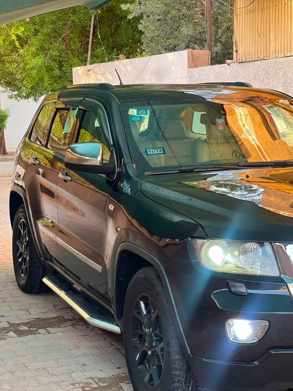 للبيع | Jeep Grand Cherokee Limited 2013 خليجي 🇮🇶

✨ لاريدو  Limited فل مواصفات
🚙 دبل (4×4)
📍 خليجي
📊 الممشى: 140 ألف كم فقط

المواصفات:

* بصمة تشغيل
* سقف بانوراما
* تدفئة للمقاعد الأمامية والخلفيه
* تدفئة للمقود (ستيرن)
* 4 وسائد هوائية (Airbags)
* حساسات أمامية وخلفية
* جنطة كهرباء
* دواسات جانبية
* إنارة LED

حالة السيارة:
✅ المكينة مكفولة
✅ الكير مكفول
✅ الهيكل بدون صبغ (يوجد فقط أماكن بارد حسب تقرير الفحص)
✅ تقرير فحص موجود
✅ السيارة نظيفة جداً وجاهزة للاستخدام

ملاحظة:

* الفورويل (4×4) ملغي.
* يوجد نقص بحجرات الصالنصة فقط.

💰 السعر: 17,000 دولار قابل للتفاوض بالمعقول بعد المعاينة.

للاستفسار والمشاهدة يرجى التواصل على الخاص أو الاتصال
***********
