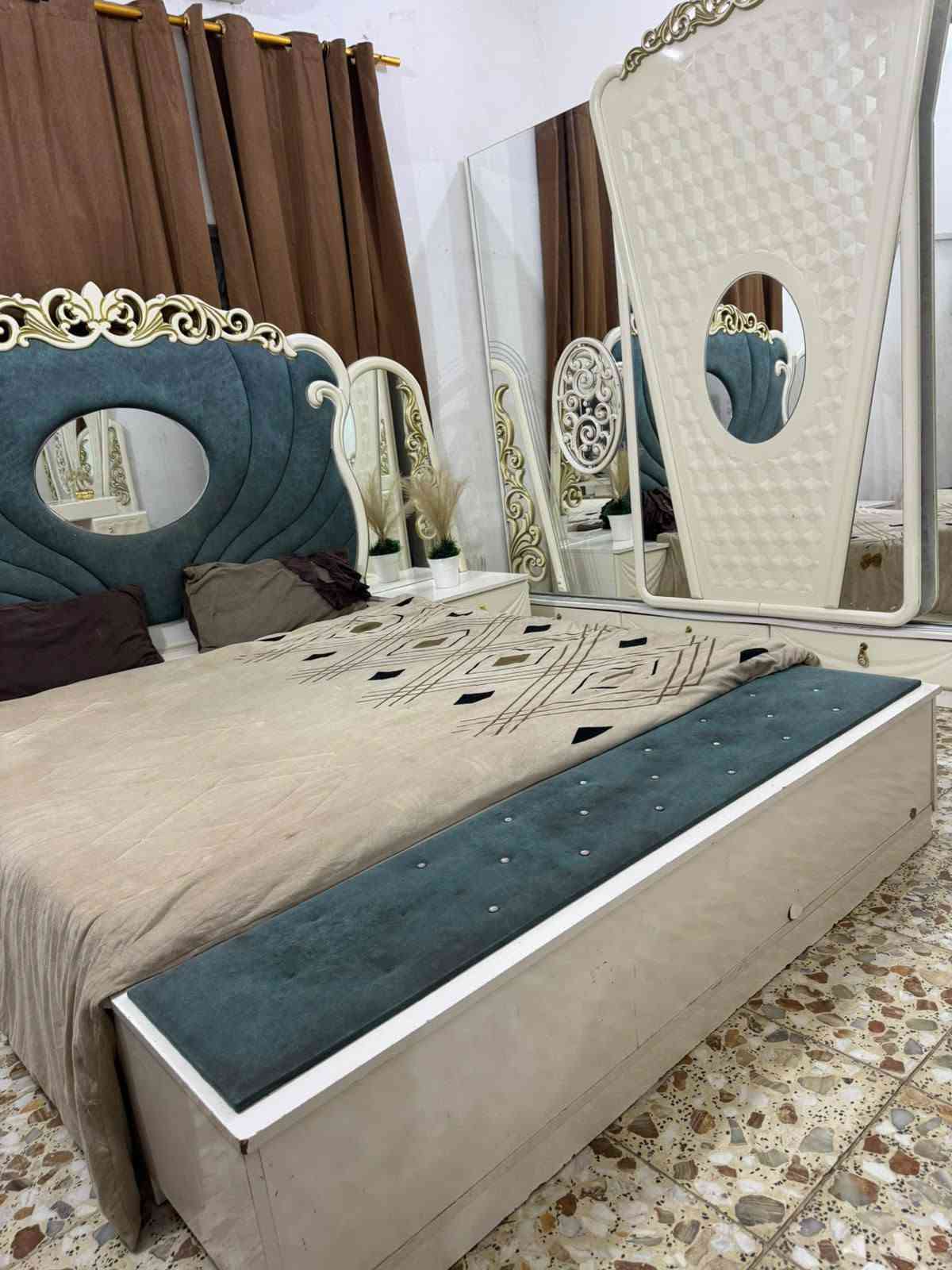 غرفه تركي نظيفه بدون ضرر السعر 700 وبيه مجال قليل مكان بابل قرب العاب المدهش م ***********
