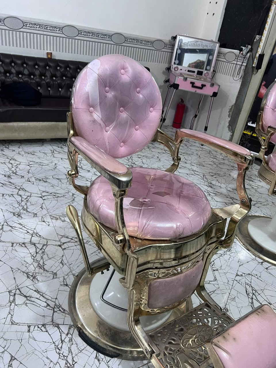 مرحبا بنات غراض البيع مستعمل بس نضيفات وبسعار مناسبه لي حاب يشتري خلي يتواصل على هذا الرقم ***********
