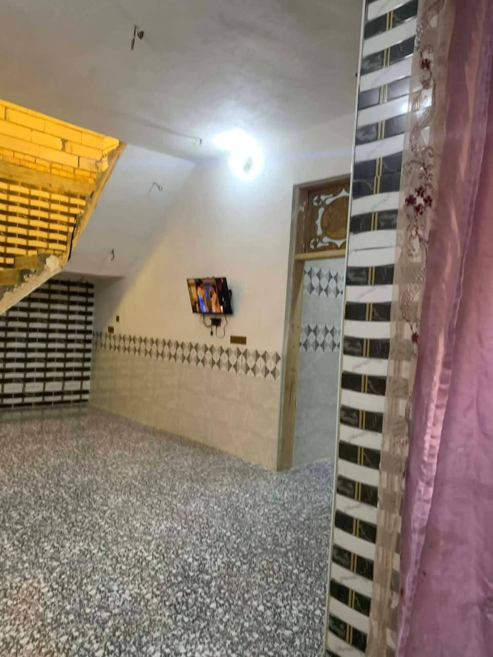 سلام عليكم بيت البيع مساحته 300متر طابوزرعي سند25مكانه المعاره فرع حسين ابو الدهن سعر75وبي مجال تصل على رقم ***********
