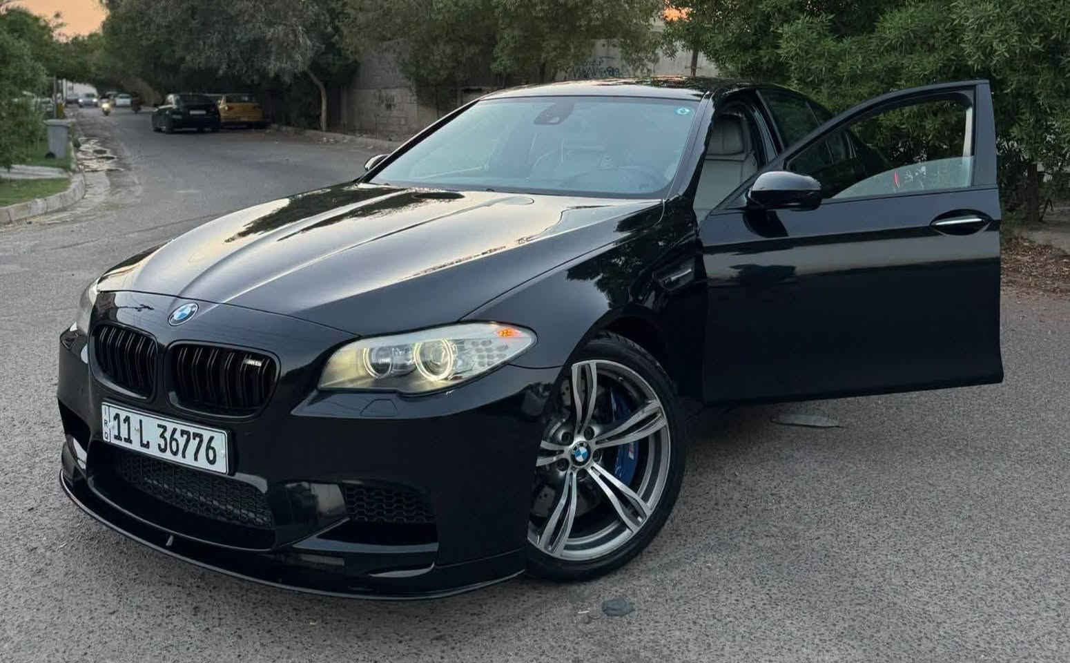 بي ام دبليو M5 F10 2013 اصل استيراد القلم خليجية 
محرك 4.4L  توين تيربو 600HP✈️✈️
عليها داون بايب وبرمجة
مواصفات السيارة:
بيبان شفط
كامرات 360
كير 3 وضعيات
ستيرن 3 وضعيات
تبريد خلفي دكتات بلتكم ايضا 
صندوك ينفتح بحركة الرجل
5 بردات
وضعيات قيادة كومفورت وسبورت وسبورت بلاس 
عليها دركة كاربون فايبر
عداد 330
شاشات خلفية 
مواصفات هواية متخلص 
السيارة جاهزة ونظيفة 
ماشية 80 الف كيلو
رقم بغدادبأسمي
مكان السيارة بغداد 
صبغ فقط دعاميات 
الي ميعرف بهيج سيارات ليخابر رجاء

رقم صاحب سياره
***********
