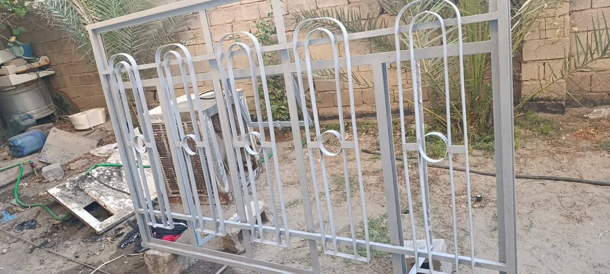شبابيك عدد 2 وباب عدد واحد للبيع حديد درجة اولى حي المختار تفاصيل استفسار ***********
