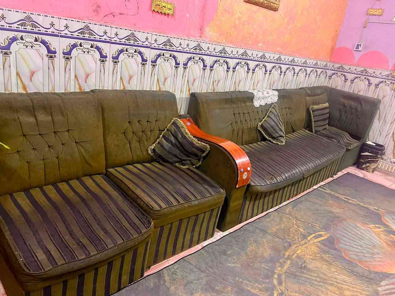 السلام عليكم قنفات للبيع سعر 100 وبيه مجال ***********
