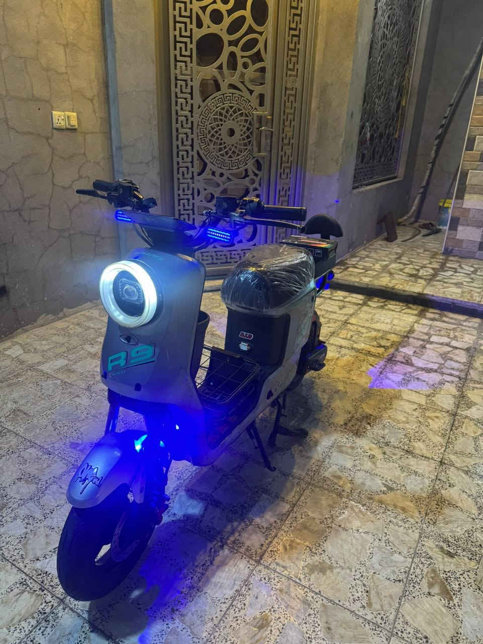 السلام عليكم دراجة شحن للبيع نوع R9
موديل 26 
5بطاريات الاكبار ونلي جدد 
نضام مثبت سرعه 
تشغيل عن بعد 
انذار ضد السرقه 
قفل استيرن 
لايت عالي وناصي 
اشاير يمنه ويسرى 
دبل اشارة 
هورن 
4 نمر سرعه حقيقي 70 
تايرات 2 جدد 
سويج 2+بصمه 2
حساسات بريك امامي وخلفي 
مكاني بغداد البلديات 
السعر 380و بيها مجال بسيط
الاستفسار *********** بس رصيد
الاستفسار ***********بس واتساب
