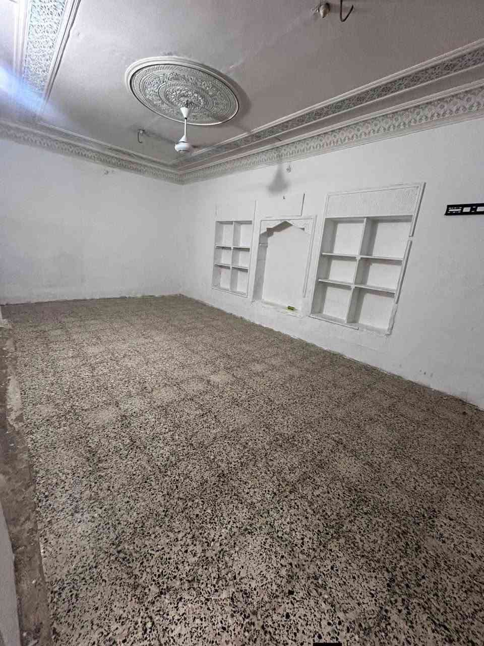 مشتمل للأيجار
العنوان الثيلة قرب المستشفى العام 
سعر الايجار300الف
للأستفسار***********

