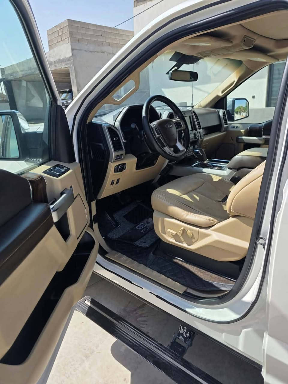 فۆرت f150 بۆ فرۆشتن مۆدێل ۲۰۱۹ قەپات مواسەفات تەنها کوشین مەساج و کامیرە ۳٦۰ پلە نییە.... سەقف پانۆڕامە دۆسە کارەبای کوشین جلدە کوشین سارد و گەرمە بەسمەیە هەشت پستۆنێ بێ تۆڕبۆیە... سەیارەکە سۆنەرەکەی داندراوە ناو وێنەکان ماڵی دۆستە.... ملیۆنەک زیاتر غرامەی لەسەرە دواێ مەعمەلە وەردەگریەوە..... سعری ۲٤۰ وەرەقە و مەجالێکی برایانە..... ئەوەش ژمارەی خاوەنی.... *********** أربيل, العراق
