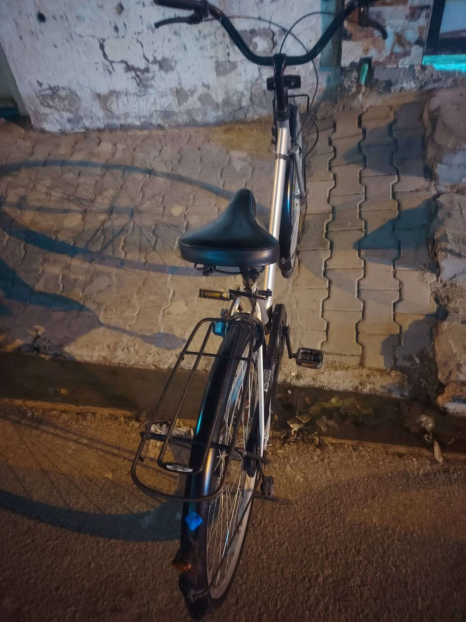 السلام عليكم
للبيع فقط نضيف كلش 
كامل كل نقص مابي ماعدا تاير خلفي عوزه
السعر 85 وبي مجال قليل
مكان حي ميسان
*********** واتساب فقط
