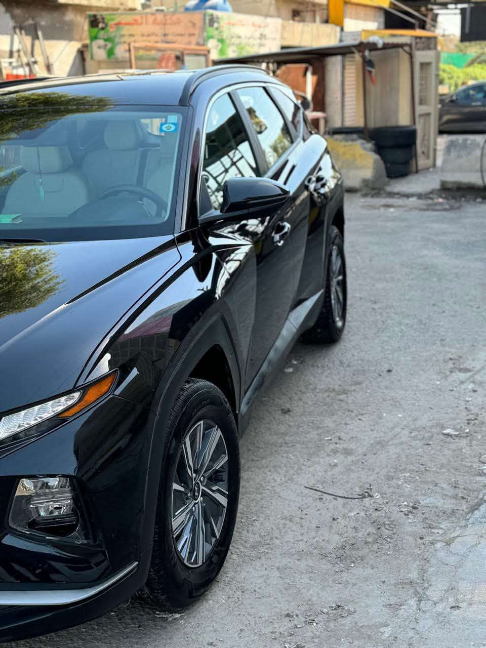 🚘 للبيع: هونداي توسان 2023 هايبرد
✅ موديل: 2023
✅ نوع المحرك: هايبرد (اقتصادية جداً بالوقود)
✅ وارد: أمريكي
✅ اللون: (اسود )
✅ الممشى: (35 الف مايل )
✅ الحالة: سيارة نظيفة جداً وخالية من أي مشاكل
✅ المواصفات: شاشة، كاميرات، حساسات، فتحة سقف، أنظمة أمان، تبريد وتدفئة 

السيارة بحالة ممتازة وجاهزة للفحص بأي مكان.

📍 الموقع: (بغداد)
📞 للاستفسار: (***********)

السعر: (190) وقابل للتفاوض للجادين.
