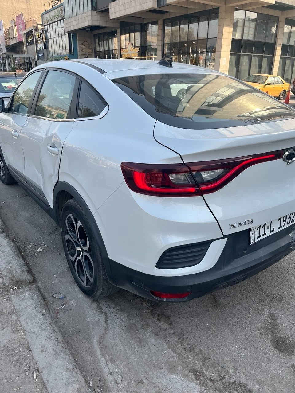رينو سامسونك XM3 هايبرد 
موديل 2023
محرك هايبرد (بنزين + كهرباء) — اقتصادي جداً بالوقود
رقم بغداد — التحويل ثاني يوم
الممشى: 55 ألف كم وقابل للزيادة (السيارة باستخدام يومي)

السعر 85 ورقة قفل  
المواصفات:

الحالة: السيارة بحالة جيدة بشكل عام. بها حادث سابق: جاملغين + بنيد + صندوق صبغ، وتحتاج تصليحات بسيطة بالصدام الخلفي (واضح بالصور).
للاستفسار والاتصال:
***********  - *********** بغداد, العراق
