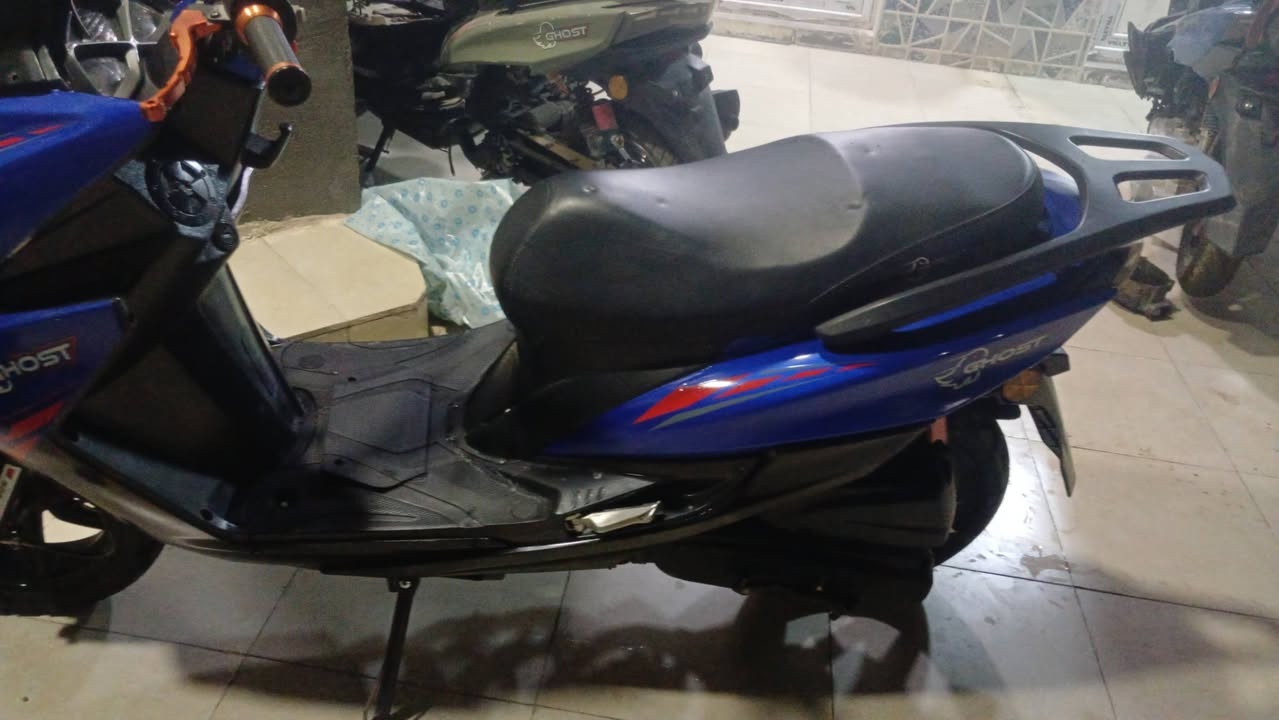 يا الله 
*للبيع دراجة Ghost 150cc موديل 2024*
وموديل 2023*
والأزرق 
- اللون: اخضر مميز (حبري)
- نضافة 95% مثل ما موضح بالصور
- مكينة وكير و كهربائيات شرط
- بريكات دبل دسك قدام وورا
- لايتات زنون و اشاير شغالة
- ويل احمر سبورتي
- مشتغلتها قليلة ونظيفة
- بيها حمالة جنطة خلفية
- يدات و بريكات سبورتي تعديل
الدراجة جاهزة ما ناقصها شي، 
*المكان: الحلة 
للاستفسار خاص.
او اتصال ***********
