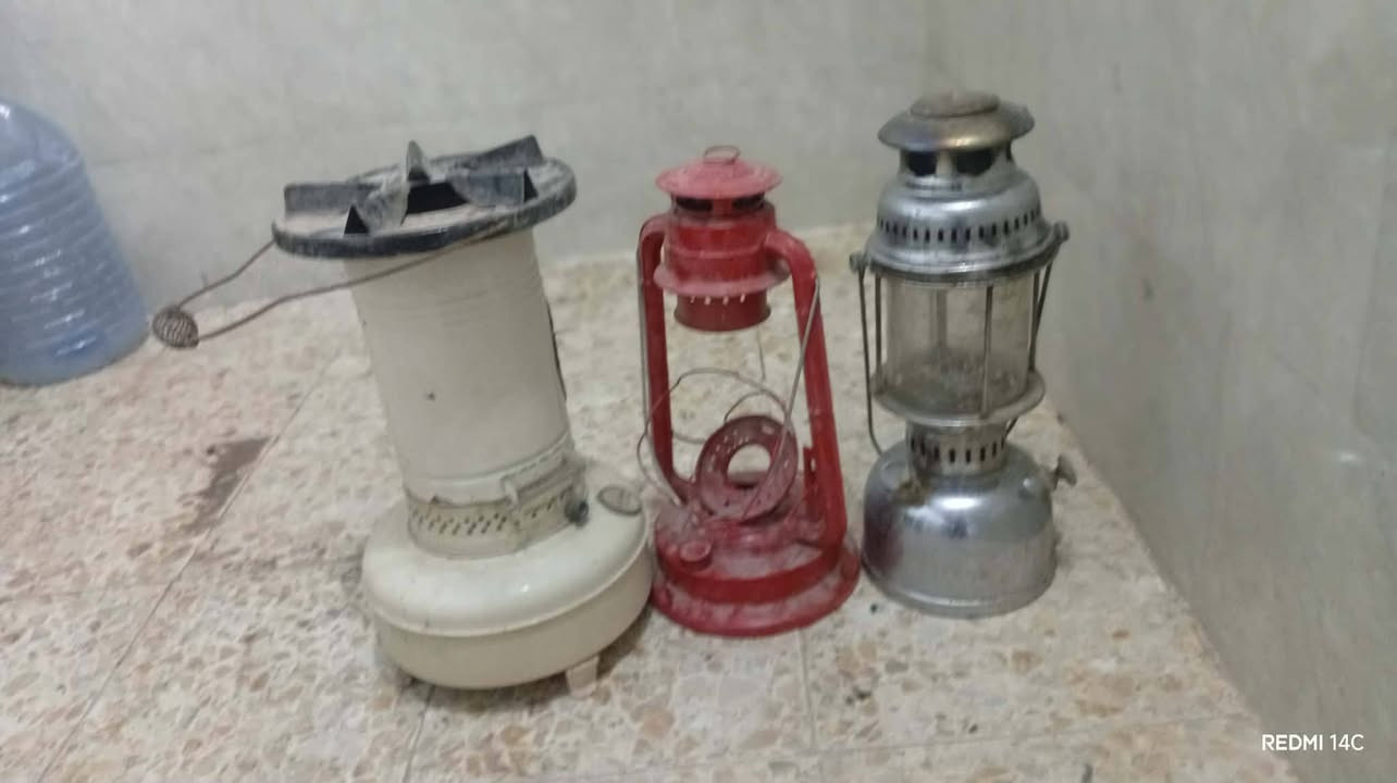 سلام عليكم
***********

 للبيع قطع عنتيكات نحاس قديم 32قطعه مزاد وزاد الله من زاد مدت العرض يومين منو ينطي سعر زين ياخذهن 

 مكاني الديوانيه شراي يتصل على هاذ رقم
